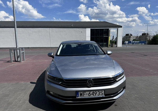 Volkswagen Passat cena 68300 przebieg: 135500, rok produkcji 2018 z Częstochowa małe 326